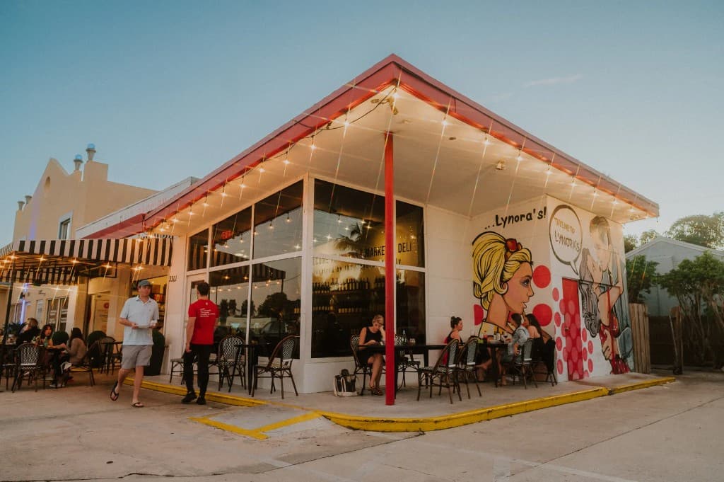exterior of Lynora's restaurant in West Palm Beach featuring pop art mural by mural artist Mark Francis Bulk Styles
